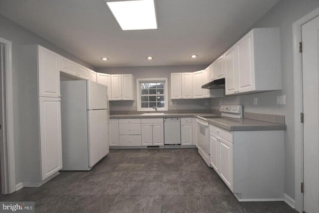 Building Photo - 10207 Cobbler Ln