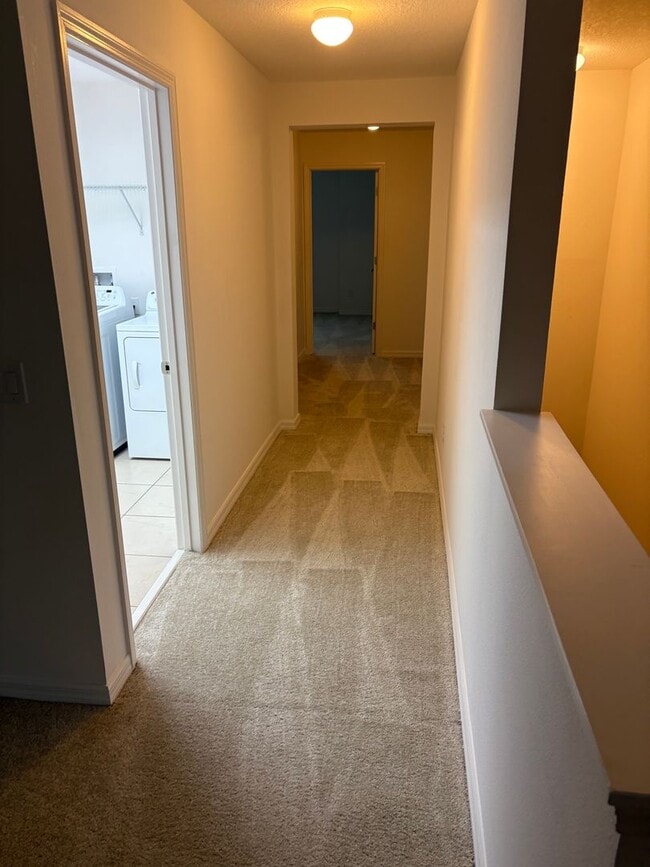 Building Photo - IMMEDIATE OCCUPANCY !!! LARGE// 5 Bedroom ...