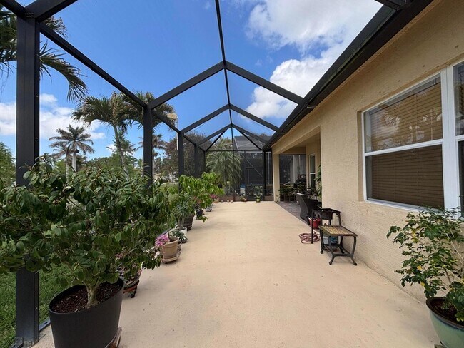 Building Photo - 6532 SE Broadmoor Ln