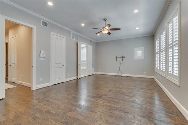 Building Photo - 2160 Helsminster Dr