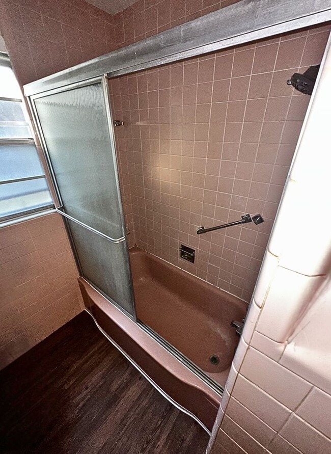 Building Photo - Mesmorizing 3 Bedroom