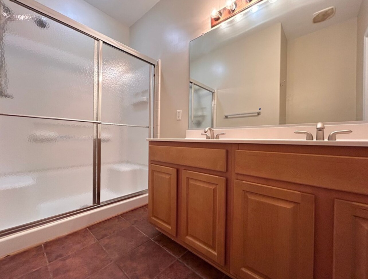 Building Photo - 927 Hunley Dr