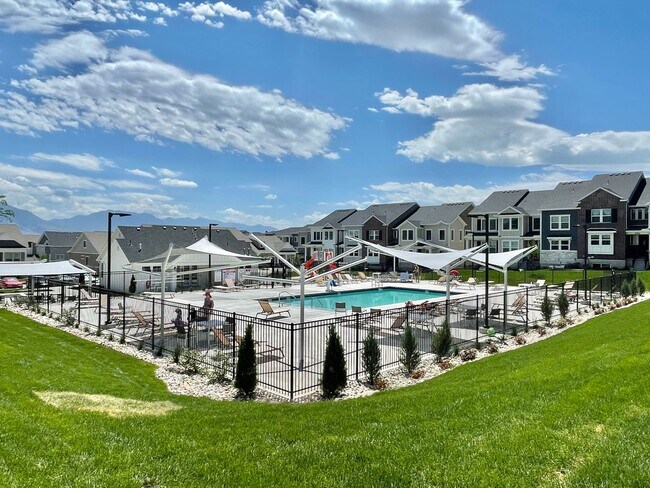 Building Photo - Beautiful Poolside Townhome at The Exchange!