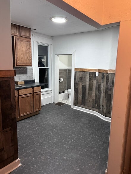 Primary Photo - 1201 7th Ave