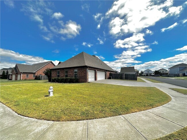 Building Photo - 584 N Mulligan Dr