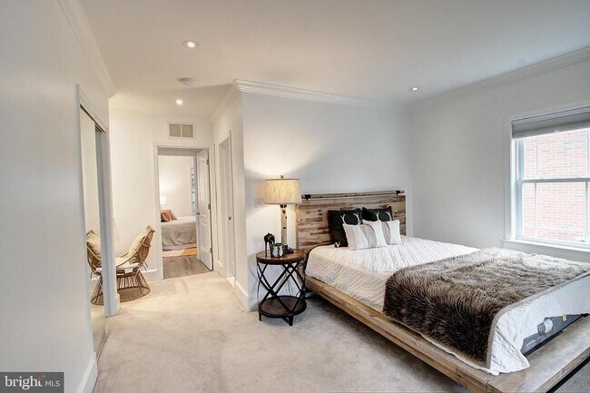 Building Photo - 102 Frederick Ave