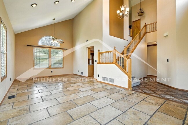 Building Photo - Stunning Home with Central AC and 2-Car Ga...