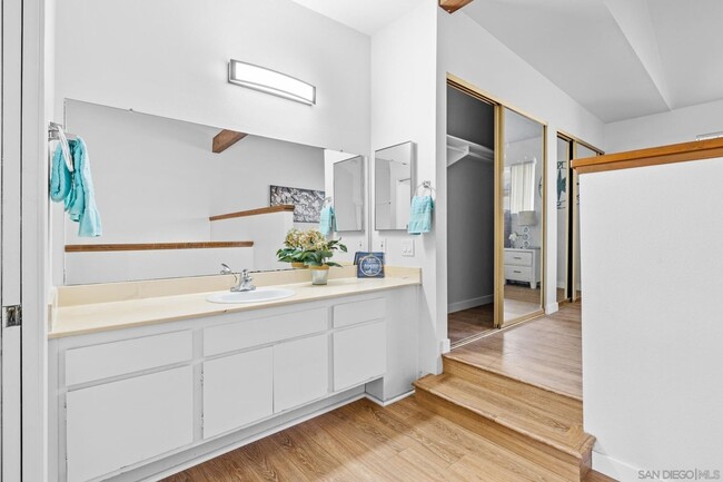 Building Photo - Upgraded 1 Bedroom, 1 Bath Townhome in Pri...