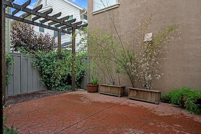 Building Photo - Available now | 3 bedroom + office | 3 full bath | Solar