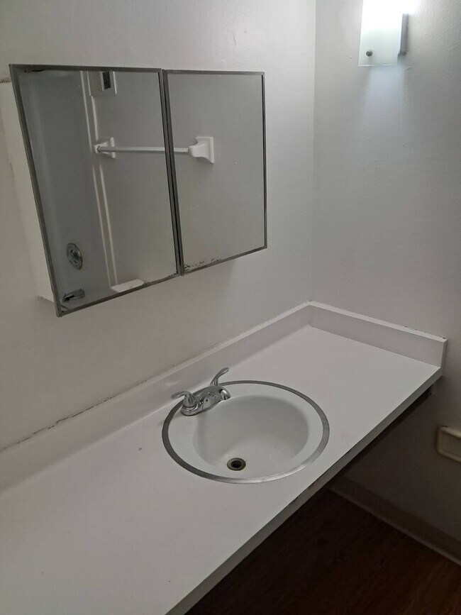 Building Photo - 8836eN95thM