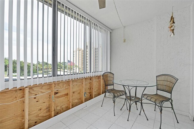 Building Photo - 2621 Cove Cay Dr