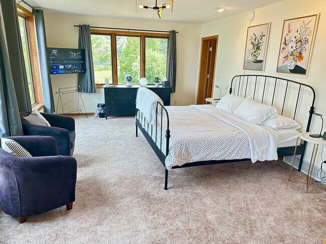 Building Photo - 222 Grouse Dr