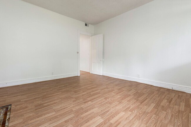 Building Photo - 522 Zane St