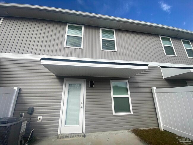 Building Photo - 710 Giese Ln