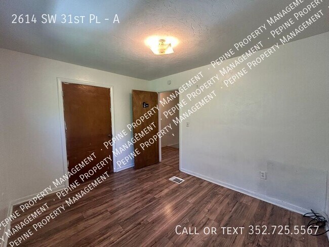 Building Photo - 2614 SW 31st Pl