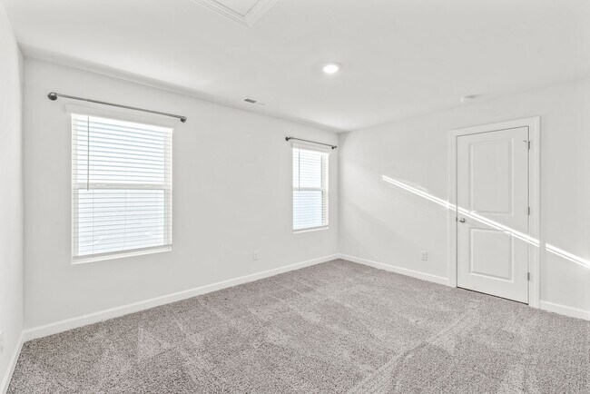 Building Photo - Beautiful 4 bedroom home in Belmont!