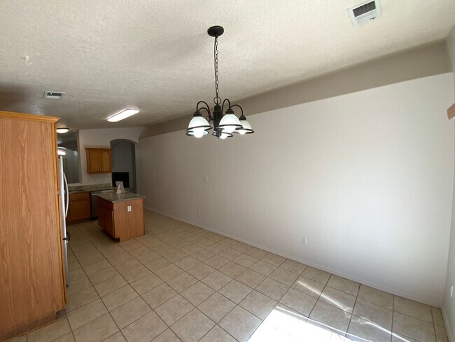 Building Photo - 3 Bedroom Single Story Home Available Near...