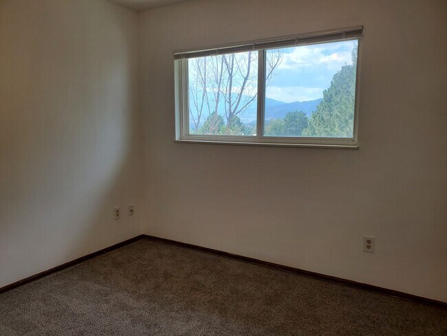 Building Photo - 5528 Fiesta Ln