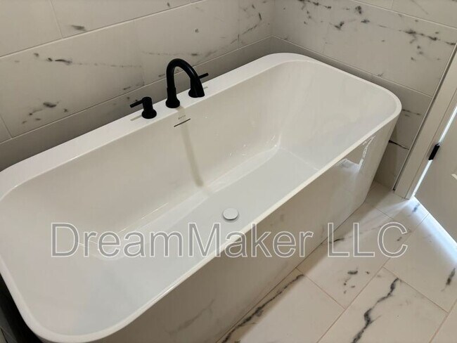 Building Photo - 3002 Hollow Crest Ln