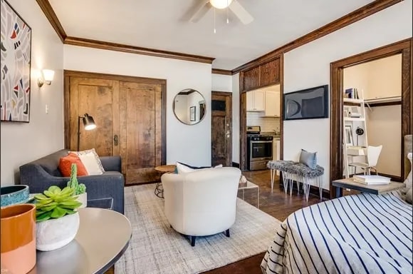 Building Photo - 1367 E 53rd St