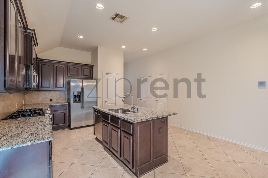 Building Photo - 2943 Fair Chase Dr