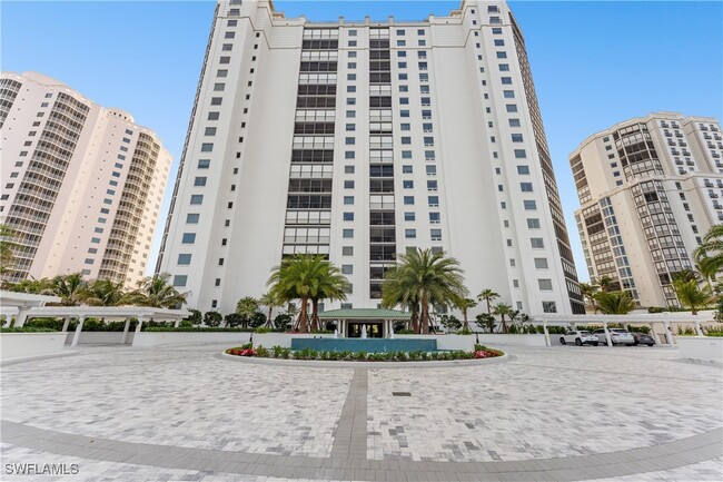 Building Photo - 8473 Bay Colony Dr
