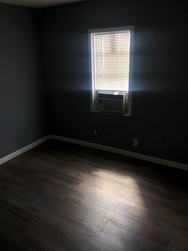 Building Photo - Remodeled  2 bedroom 1 bath