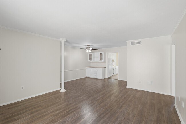 Building Photo - 7600 Burgoyne Rd