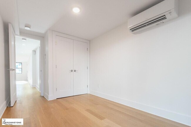 Building Photo - 9 1st St