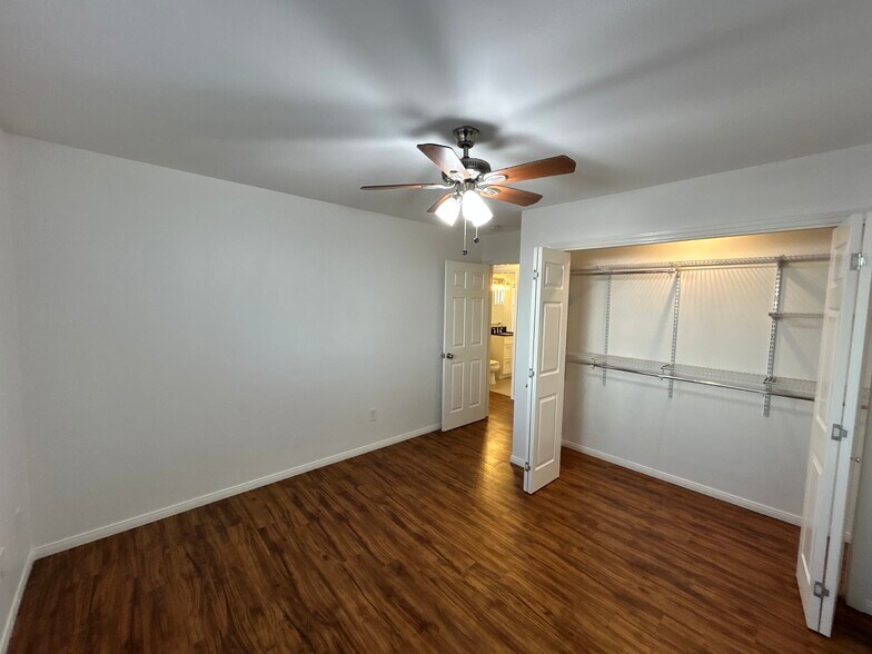 Bedrooms with Closet Lighting - 1601 Alabama St