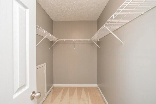 Building Photo - 1254 Lasalle Dr