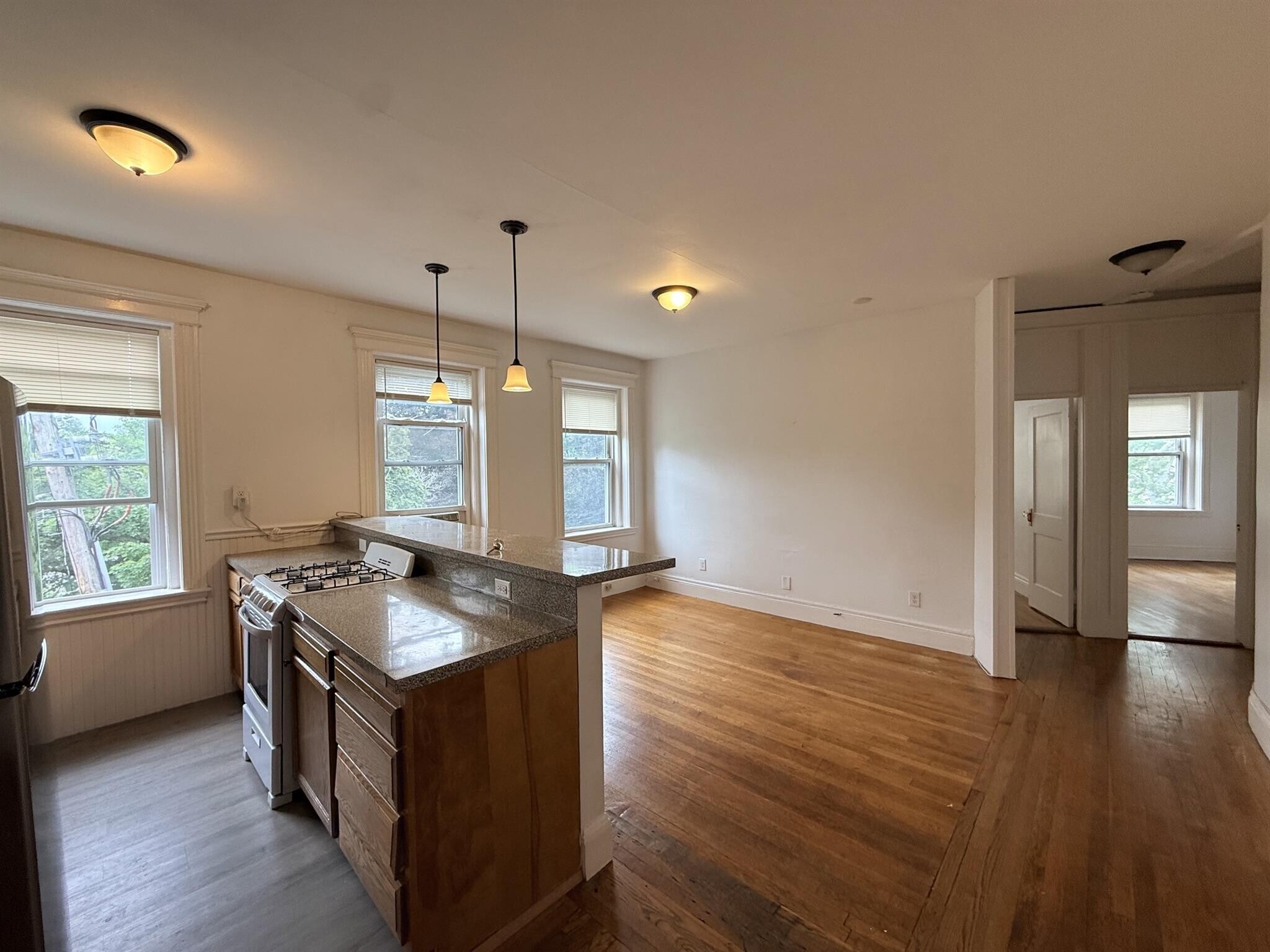 Building Photo - 92 Kirkland St