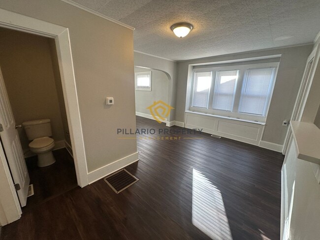 Building Photo - Stylish & Updated 3 Bedroom / 1.5 Bath Home – Move-In Ready!