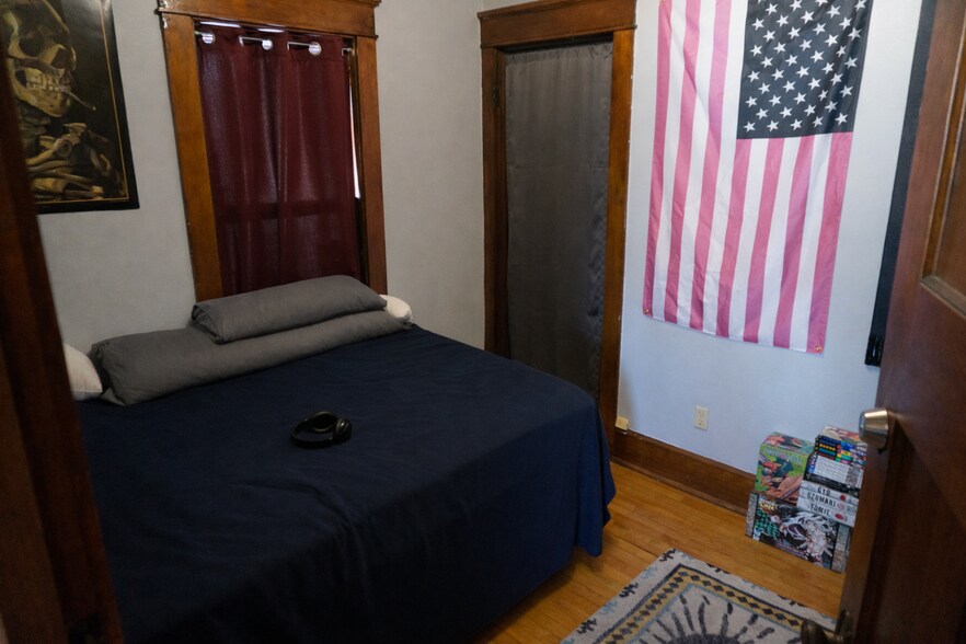 Building Photo - 3284 N Oakland Ave