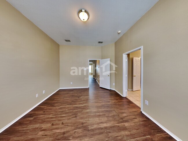 Building Photo - 9613 Glenshee Dr