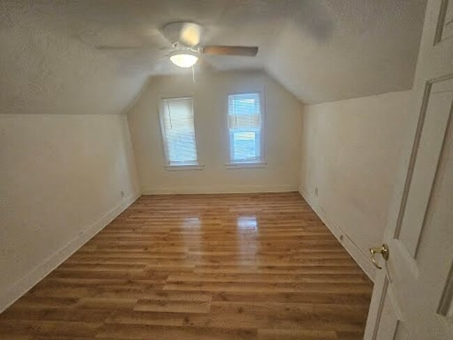 Building Photo - West Allis single family 2 bedroom house