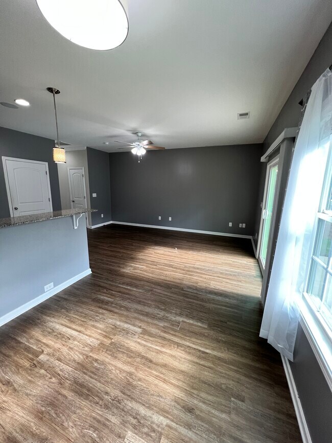 Building Photo - 117 Wheaton Ct