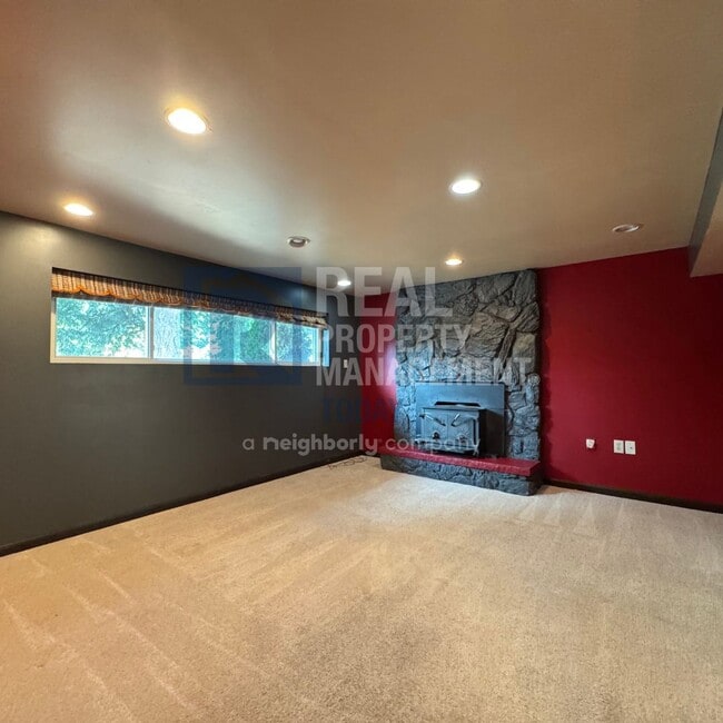Building Photo - Rare 4 Bedroom Plus 4 Bathroom Home!