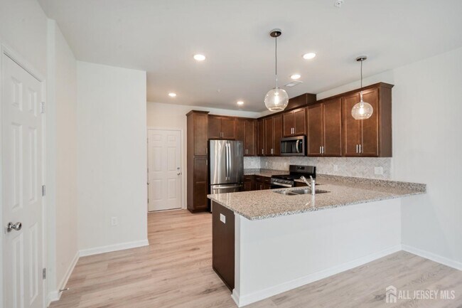 Building Photo - 628 Sadie Cir