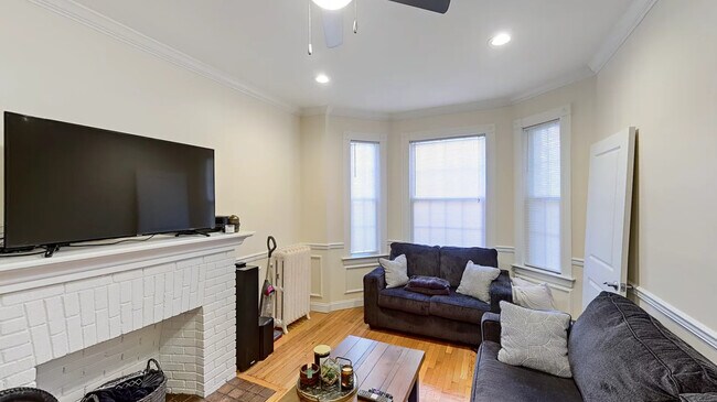 Primary Photo - 14 Glenville Ave