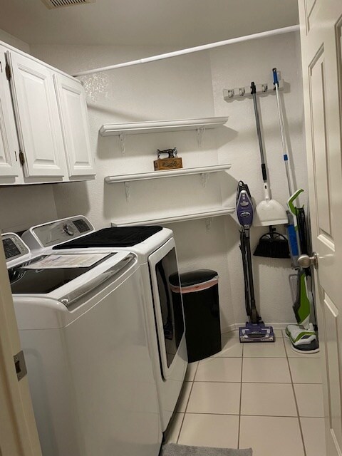 Building Photo - 5521 E Paradise Dr