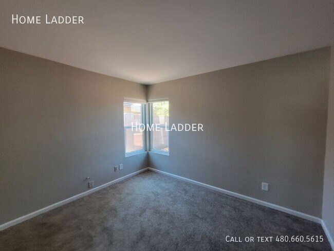 Building Photo - 6102 W Mauna Loa Ln