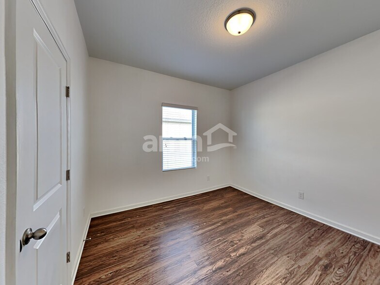 Building Photo - 4878 St James Ln