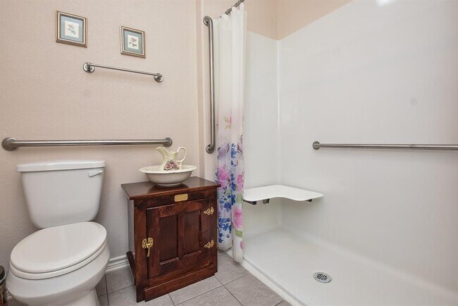 Building Photo - 205 De Koven St