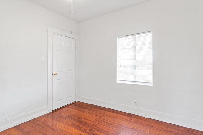 Building Photo - Charming 2 Bedroom, 2 Bathroom Duplex in San Pedro