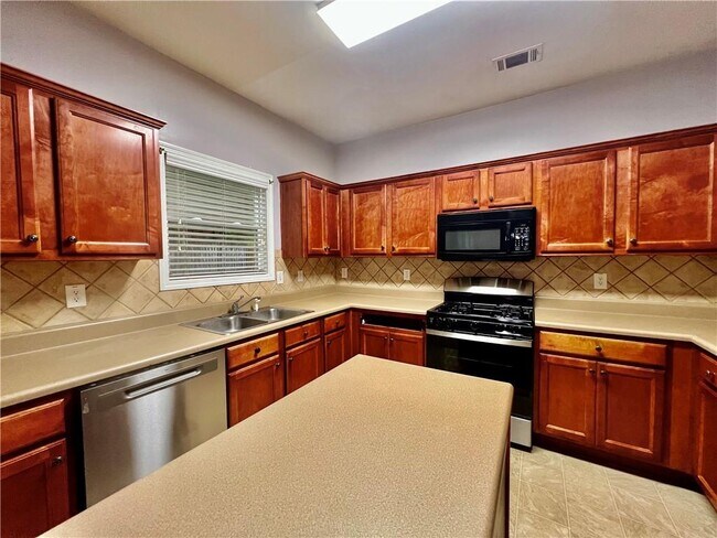 Building Photo - 1720 Rutland Pass Dr SE