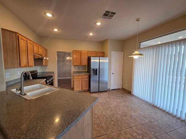 Building Photo - 748 Maccabe Ave