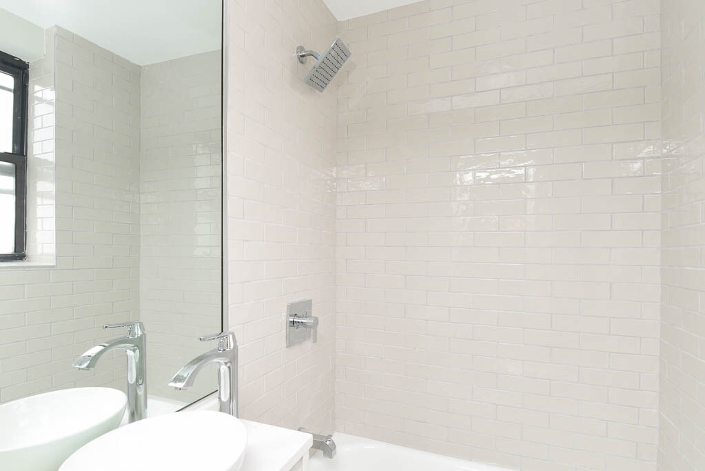 Building Photo - 510 W Belmont Ave