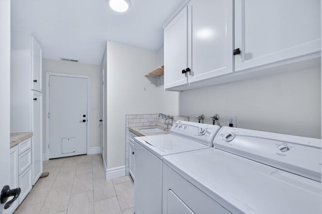 Building Photo - 39771 Rd 33