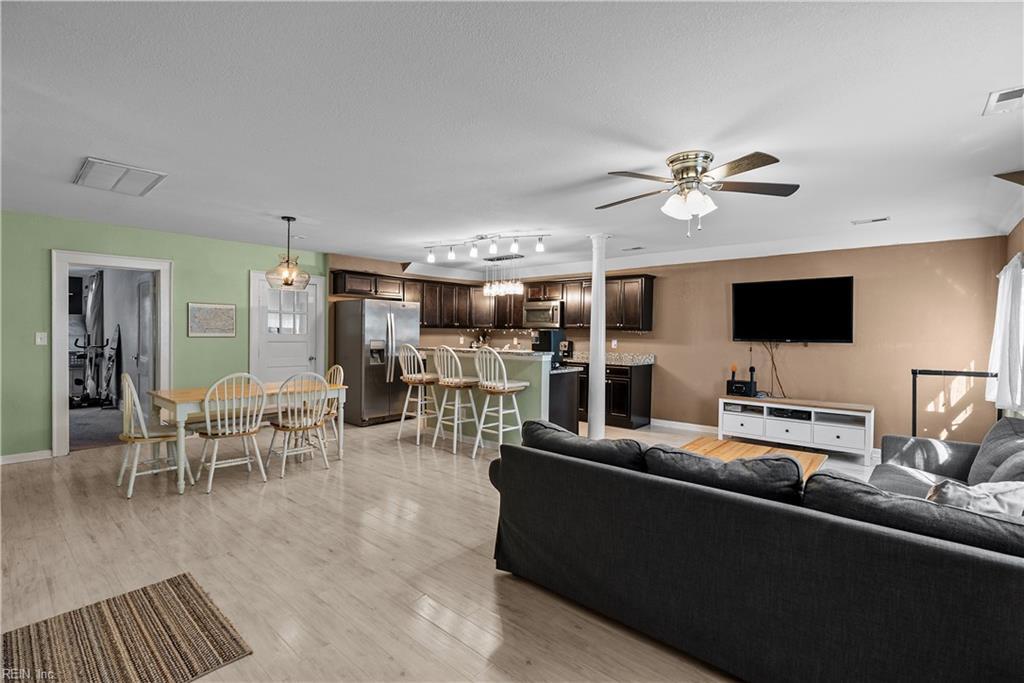 Building Photo - 2605 Bapaume Ave